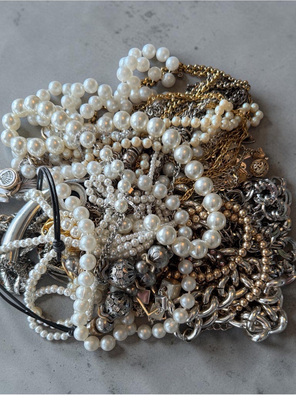 Lot of 18 Vintage Necklaces-Gold & Silver Tones- Some Pearls/Varying Lengths
